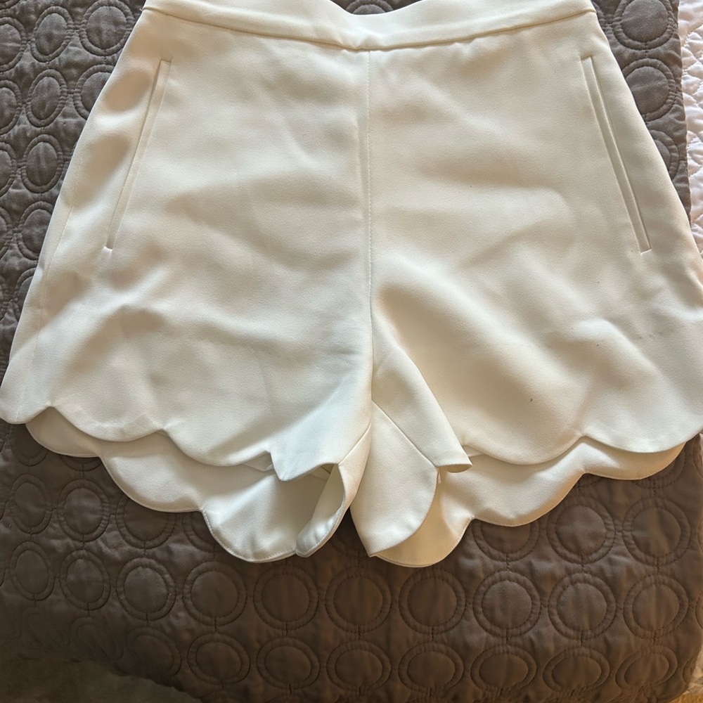 Wilfred Cream Scalloped Hem Shorts